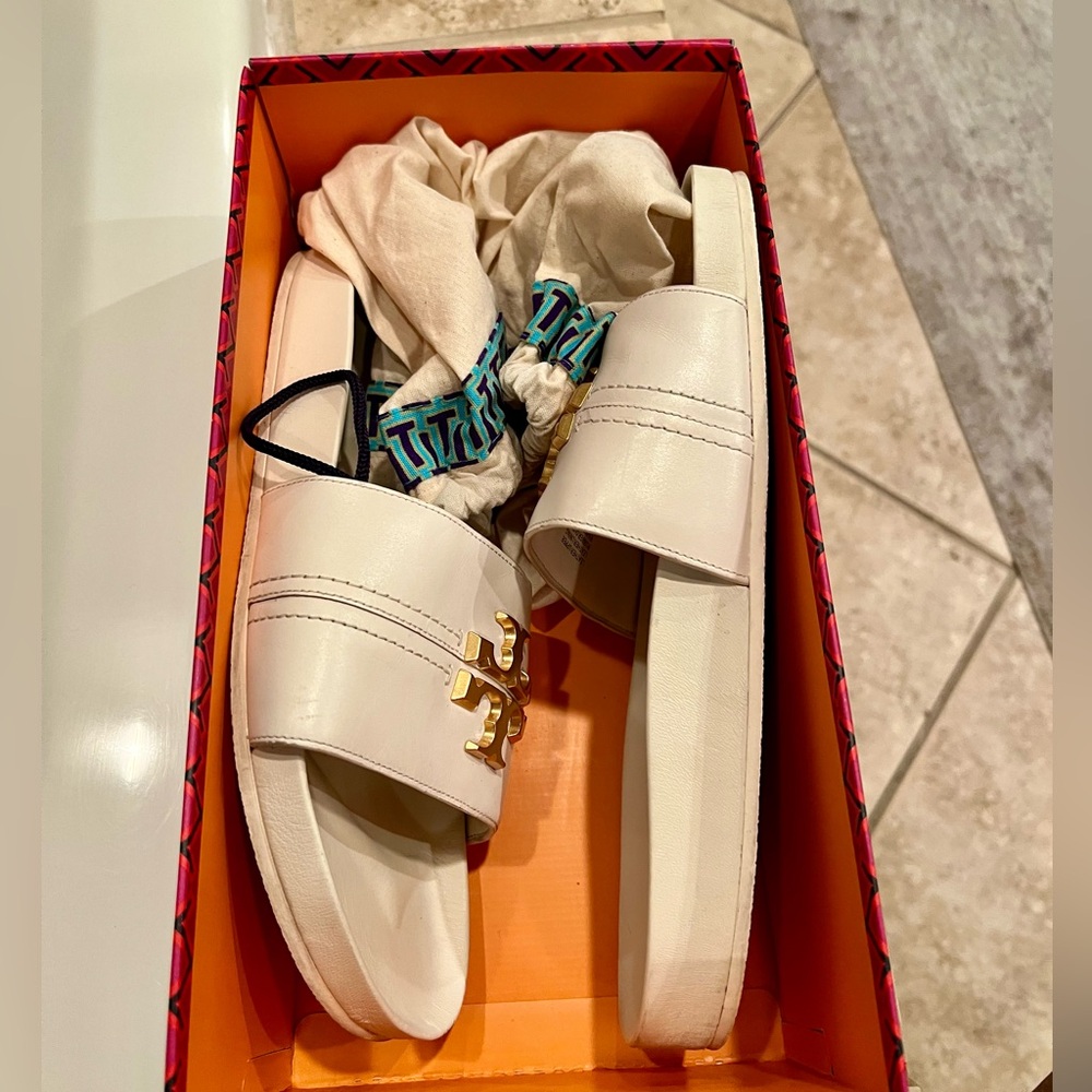 Tory Burch Cream Slides with Gold Emblem - Picture 4 of 6